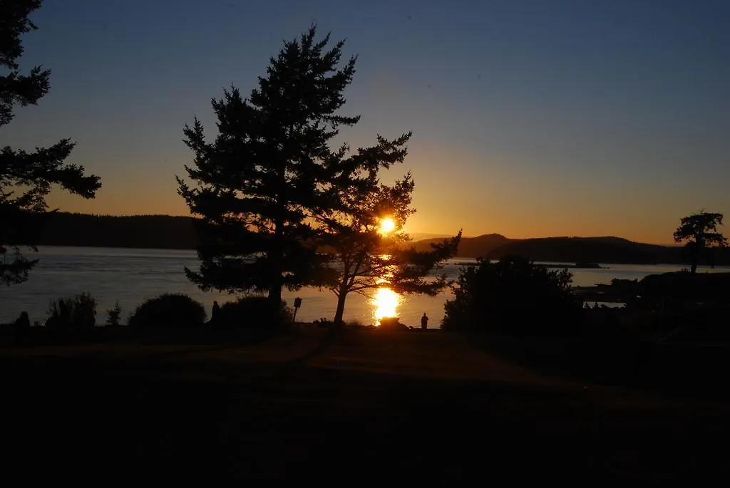 La Conner Camping Resort Beach Cabin 1-1
