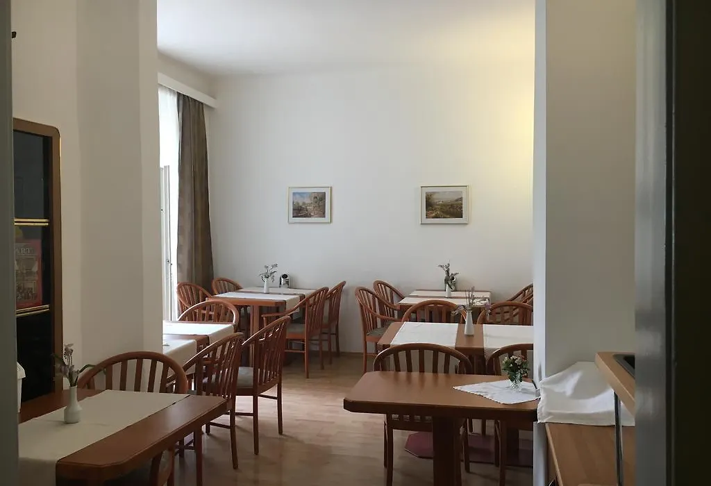 Pension Ani-Falstaff-1