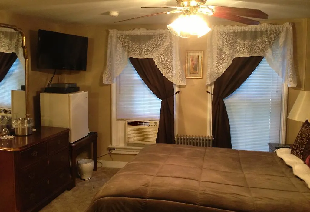 The Tunnicliff Inn-1