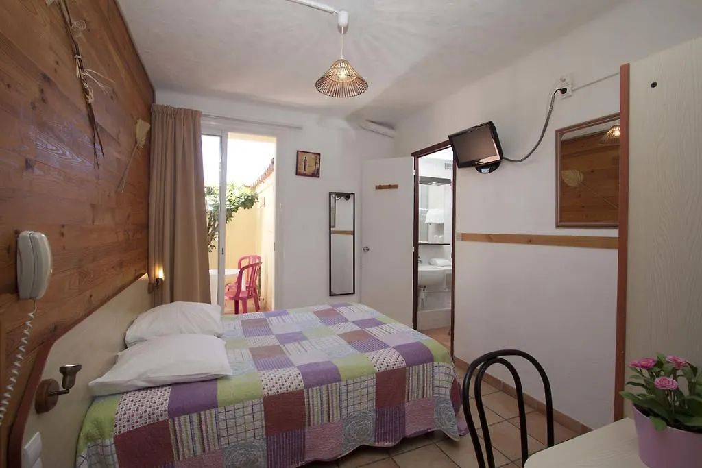 Hotel La Croix De Malte-1
