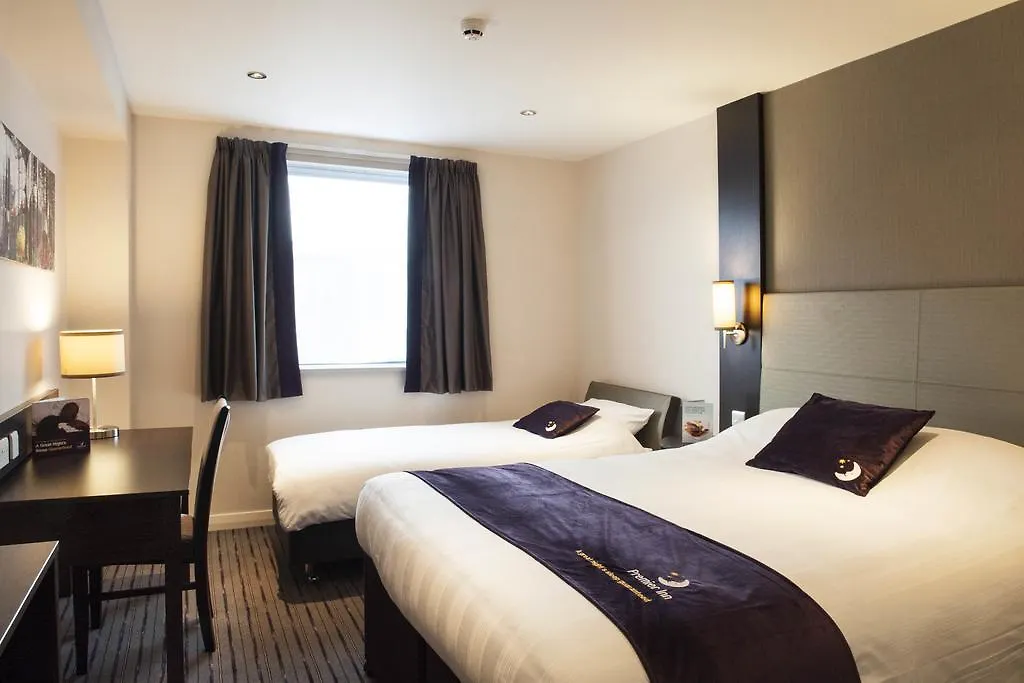 Premier Inn Basildon East Mayne-1