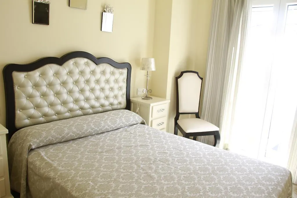 Hostal Flor De Lis- Lojo-1