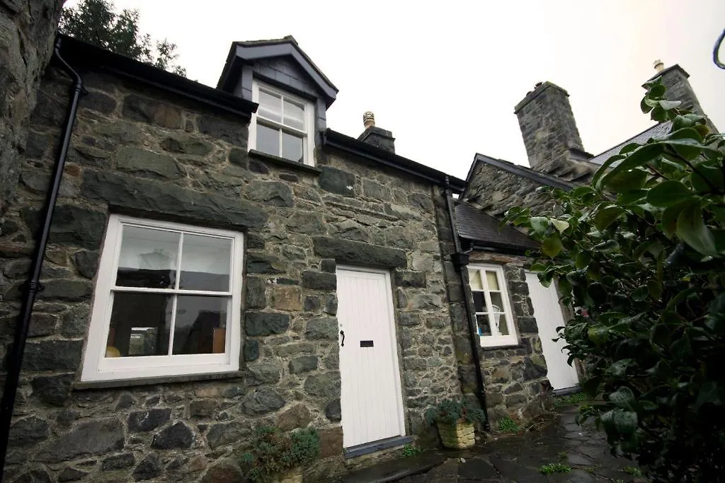 Plas Gwyn B&B And Holiday Cottage-1