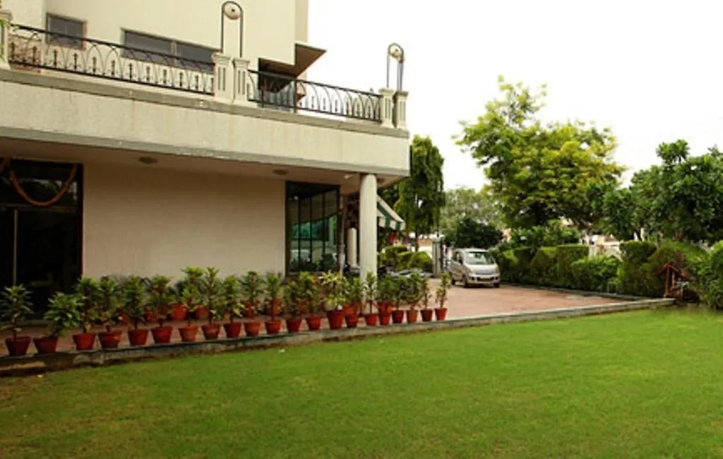 Brijwasi Royal-1