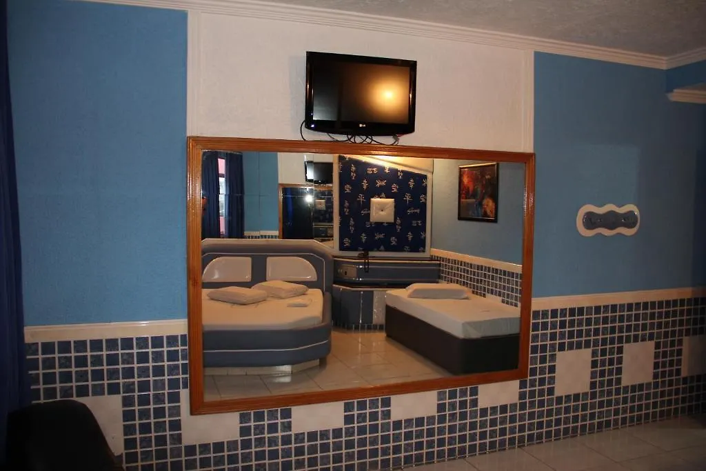 Shelton Hotel (Adults Only)-1