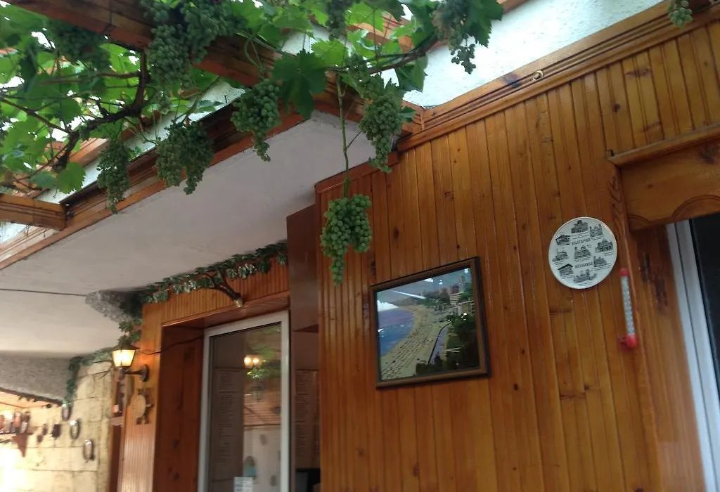 Gloria Holiday House-1