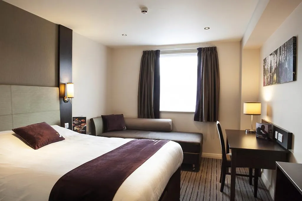 Premier Inn Basingstoke West-1