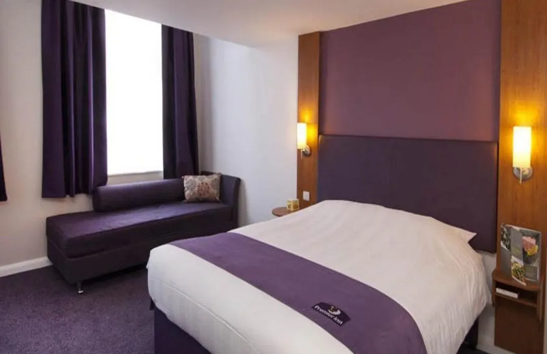 Premier Inn Rochester-1
