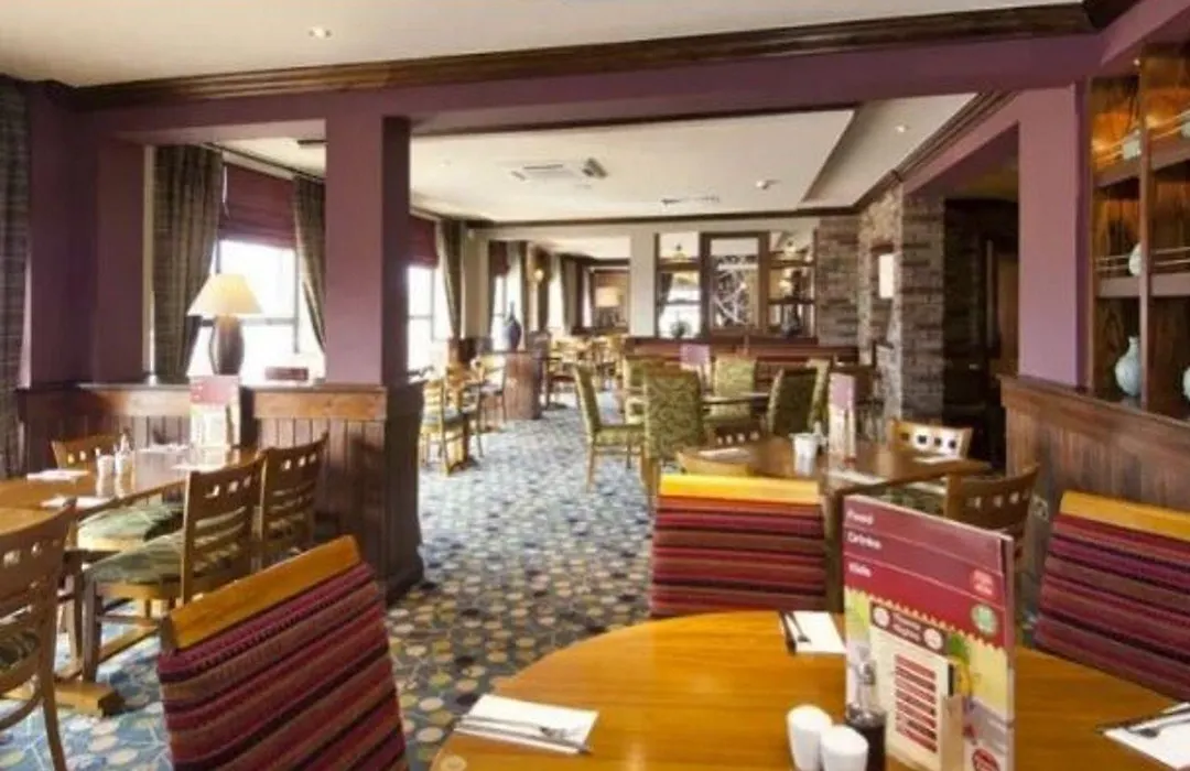 Premier Inn Glasgow Stepps-1