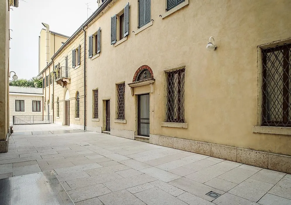 Arena Easy Suites Guesthouse-1