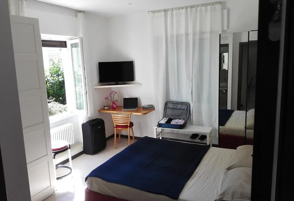 B&B Rosa Blu-1