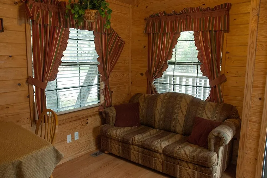Medina Lake Camping Resort Cabin 3-1