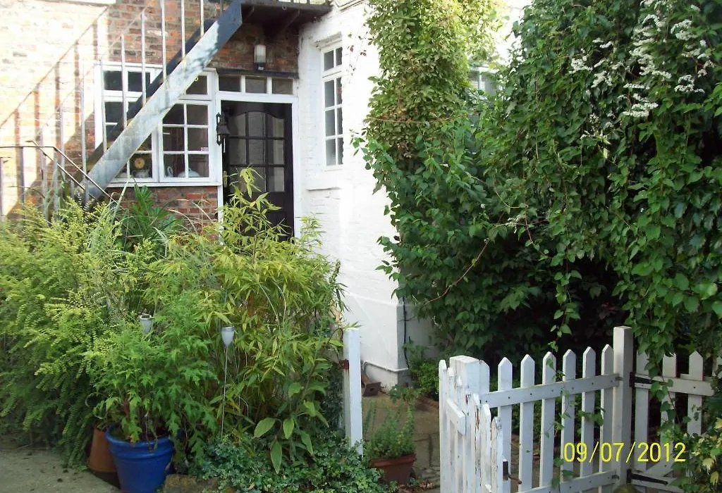Minster Garth Guest House-1