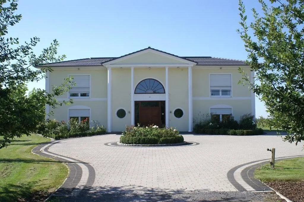 Hotel Villa Altes Land-1