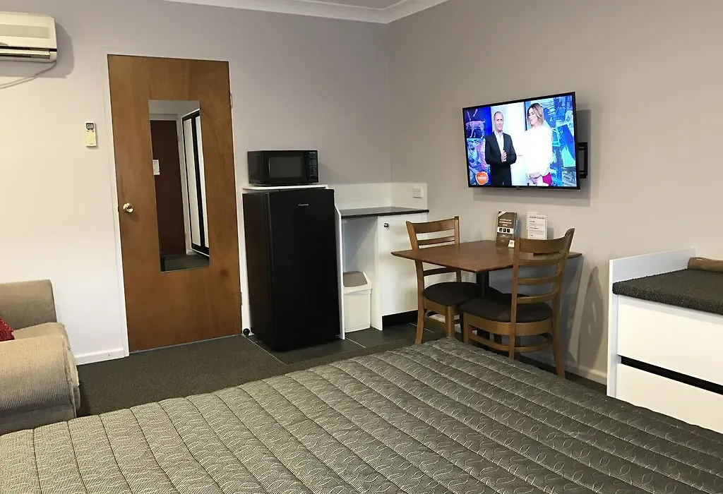 Roydons Motor Inn-1
