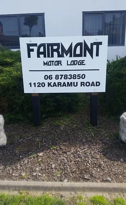 Comfort Inn Fairmont Motor Lodge-1