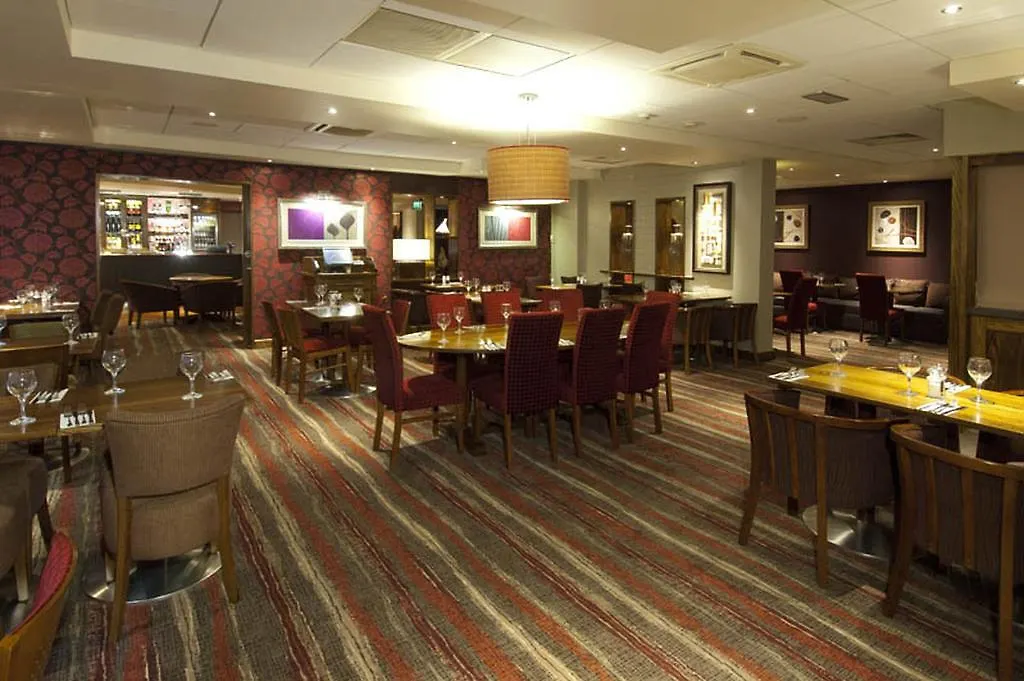 Premier Inn London Heathrow Airport T2 & T3 - Bath Road-1
