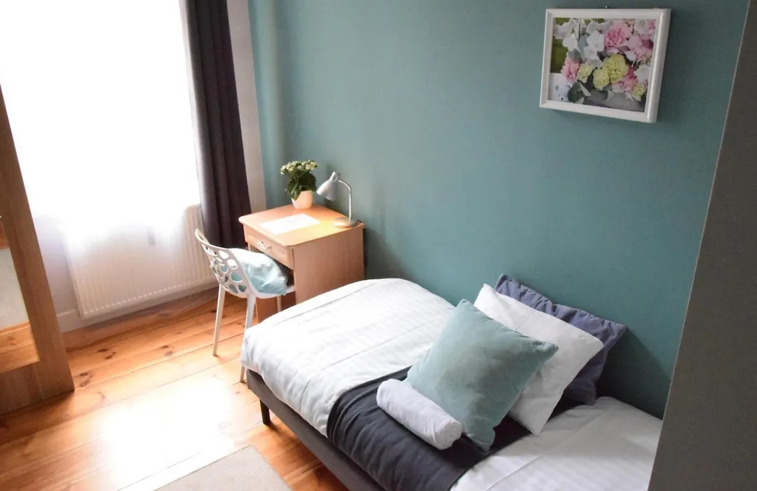 Blooms Inn - City Center Poznan By Friendly Apartments-1