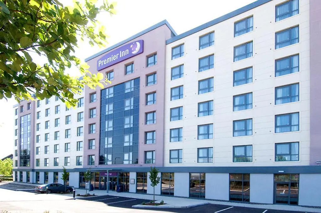 Premier Inn London Gatwick Manor Royal-1
