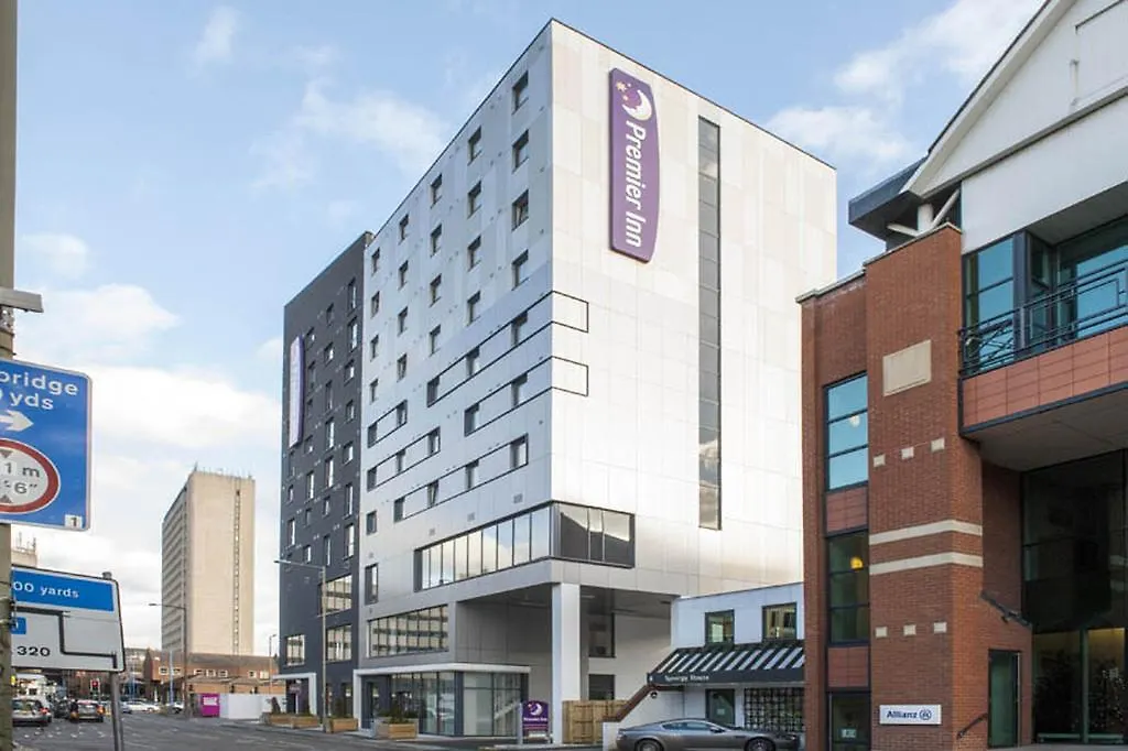 Premier Inn Woking Town Centre-1