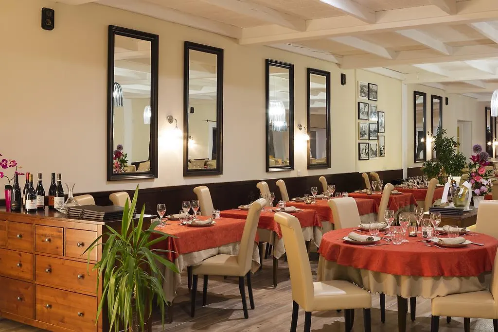 Logis Hotel Les Cedres-1