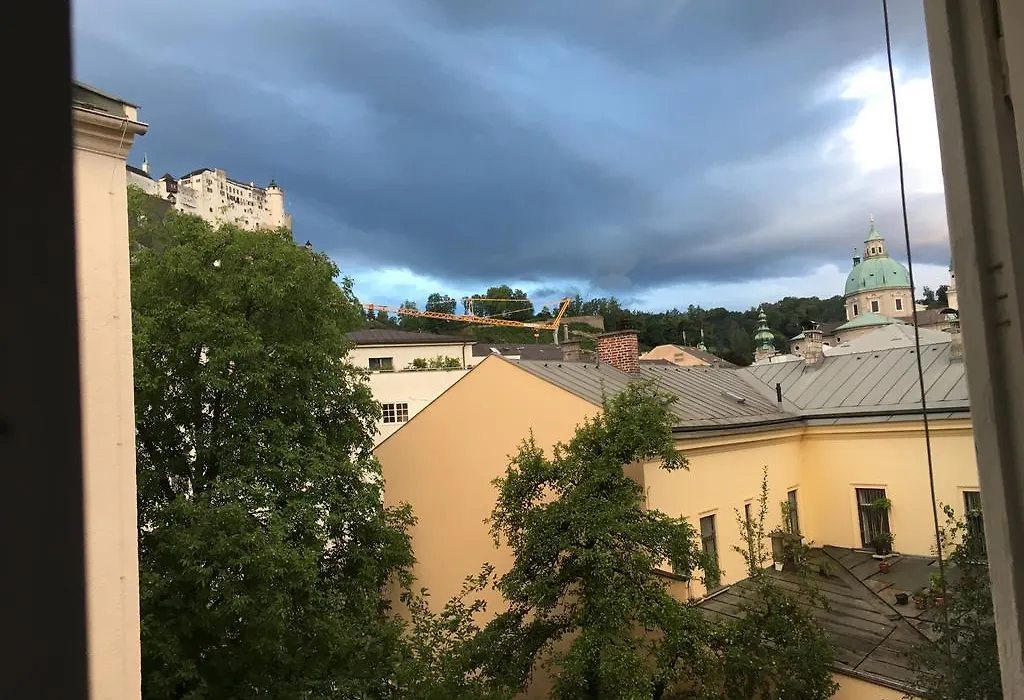 Sarah'S Altstadt Oase Salzburg-1