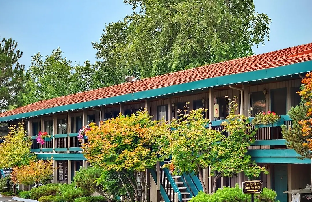 Coachman Inn Oak Harbor-1
