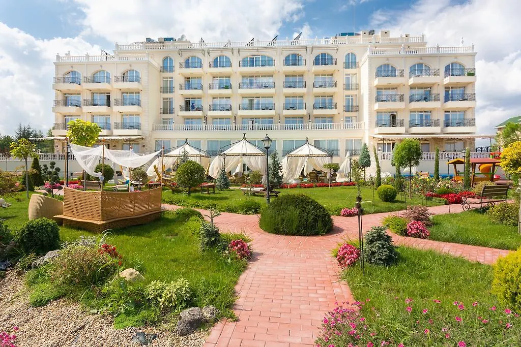 Therma Palace - Balneo Spa, Free Parking & Beach-1