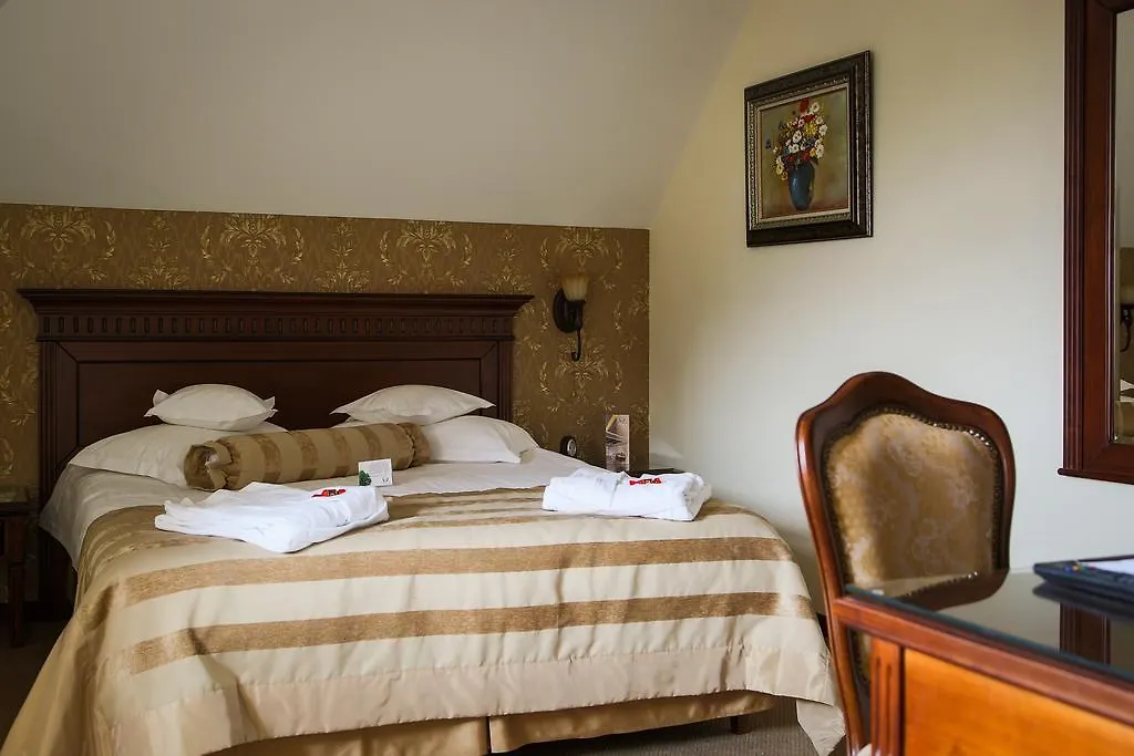 Hotel Foisorul Cu Flori-1