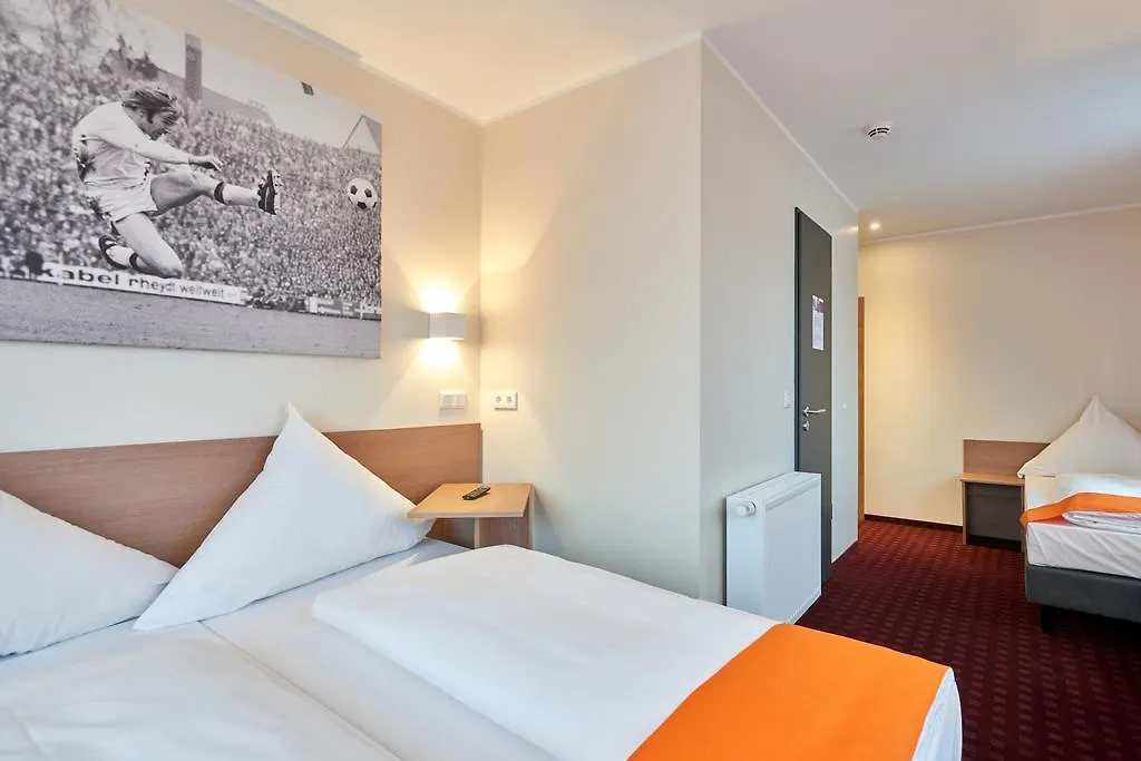 McDreams Hotel Mönchengladbach-1