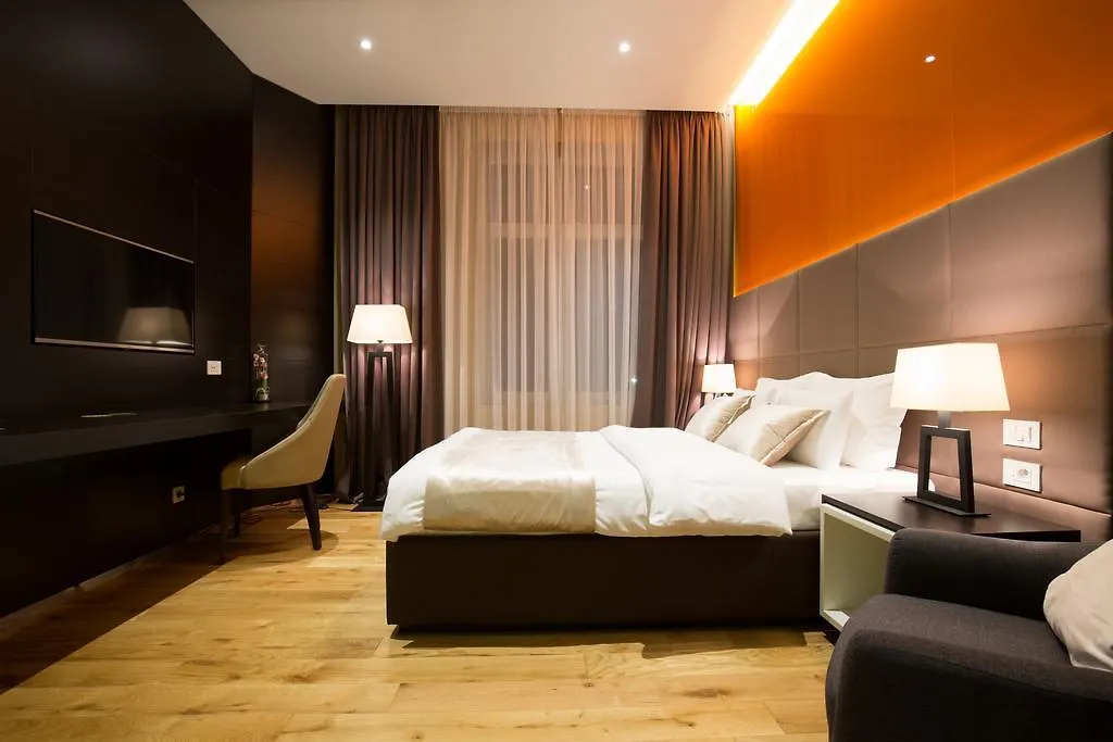 Maccani Luxury Suites-1