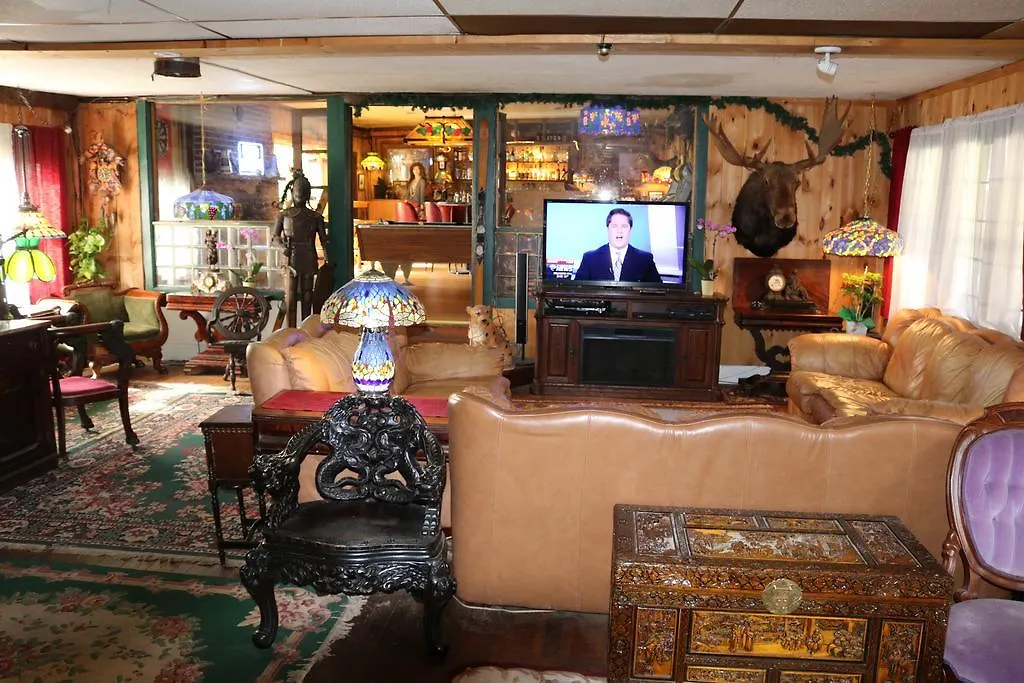 Colonial Inn-1