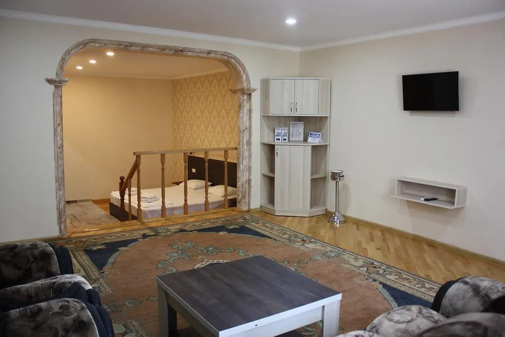 Paradise Hotel-1