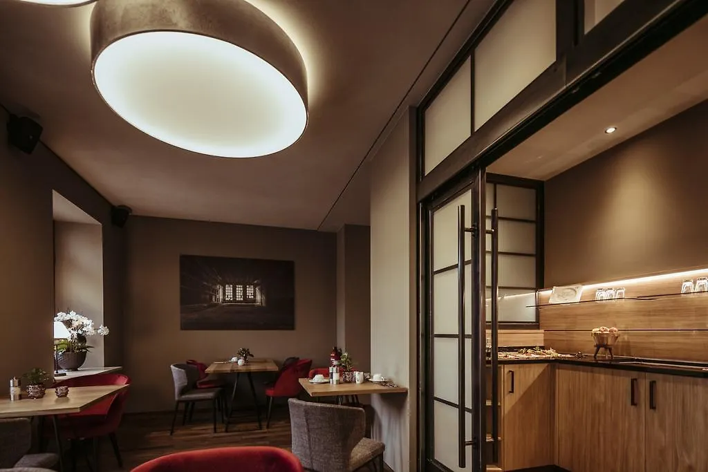 Alexxanders Hotel & Boardinghouse, Restaurant-1