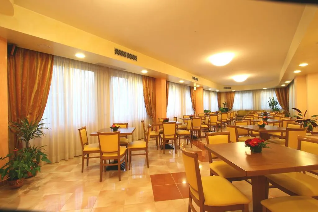 Hotel Villa Luca-1