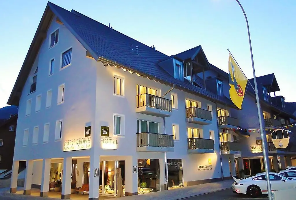 Hotel Crown-1