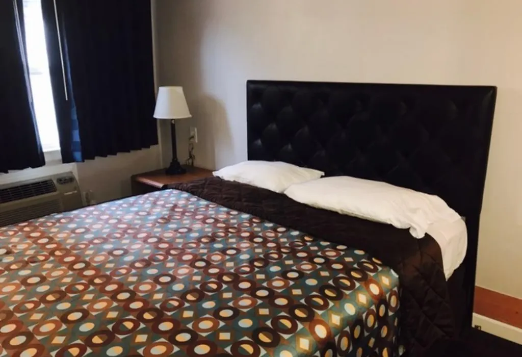 Kings Row Inn-1