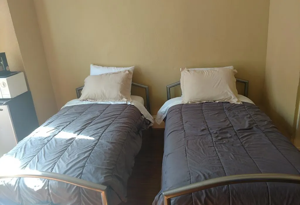 Yale Hotel-1