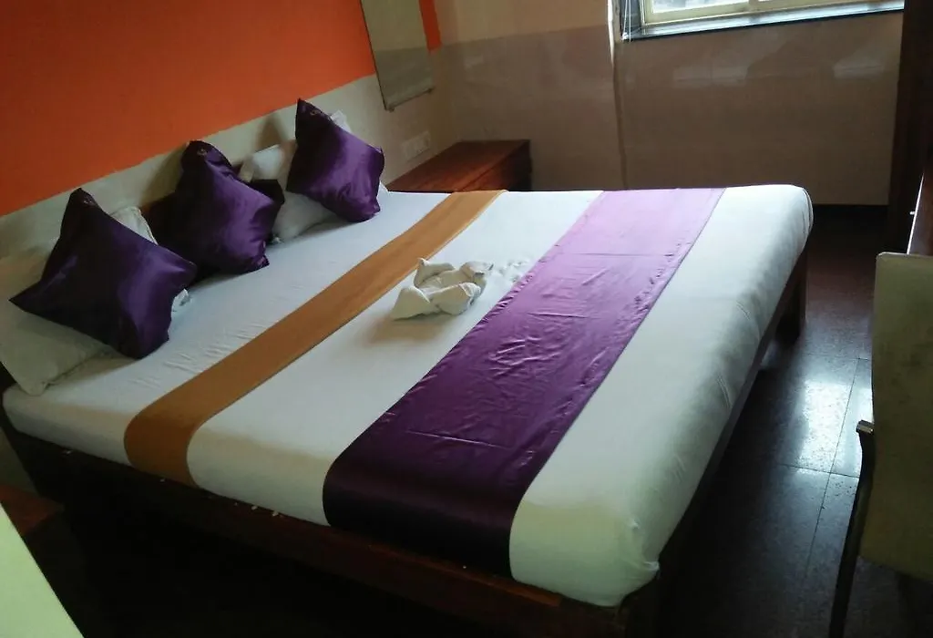 Hotel Q Deck-1
