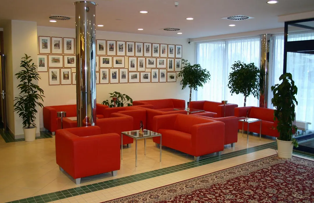 Ramada Airport Hotel Prague-1