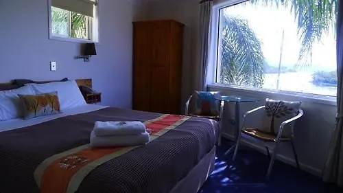 Watersedge Motel-1