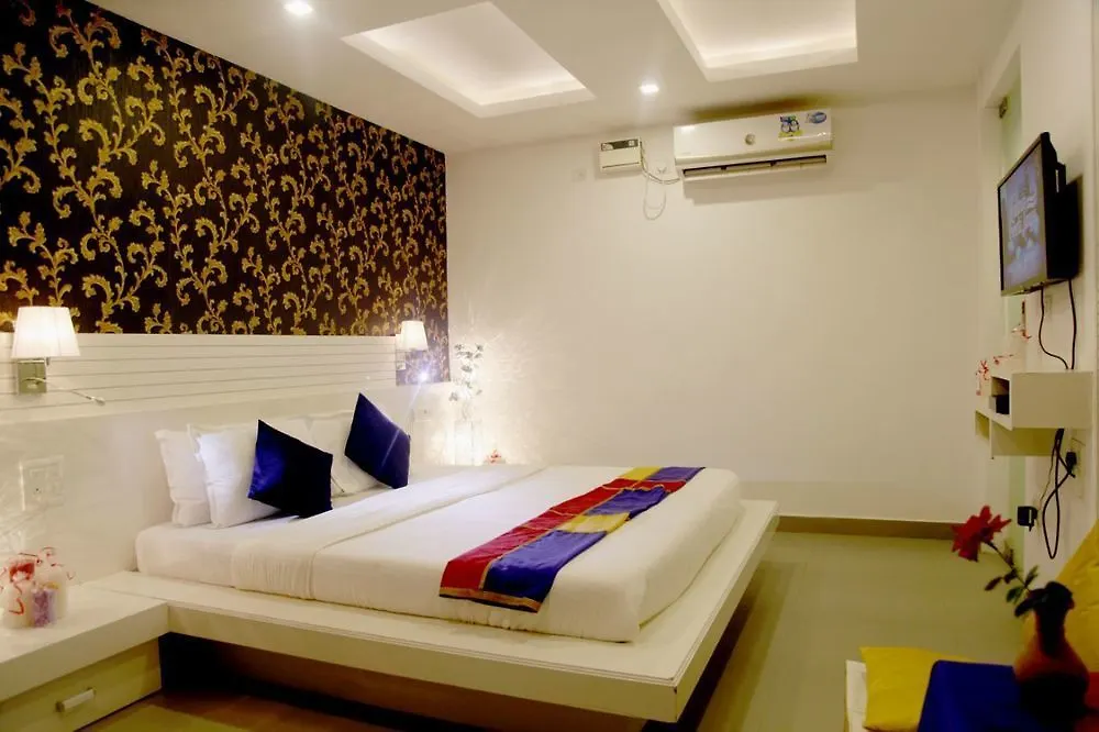 Paparazzi Resort-1