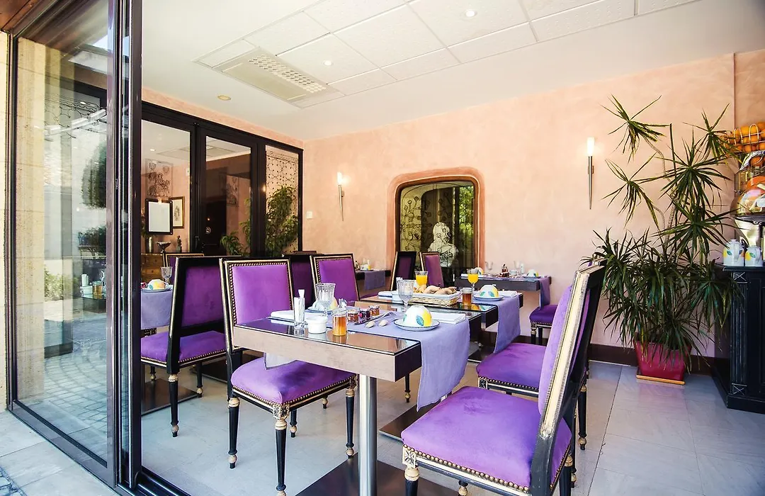 Hotel Au Logis Des Remparts-1