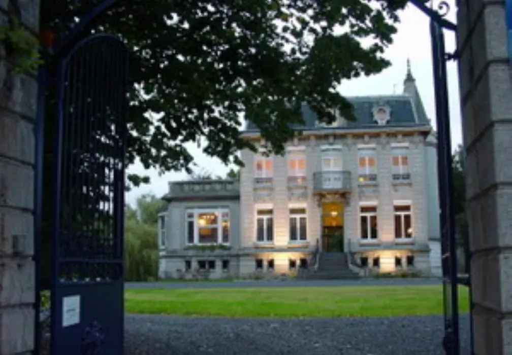 Au Château Des Thermes-1