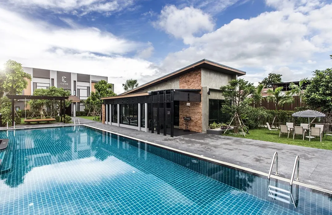 Cresco Hotel Buriram-1