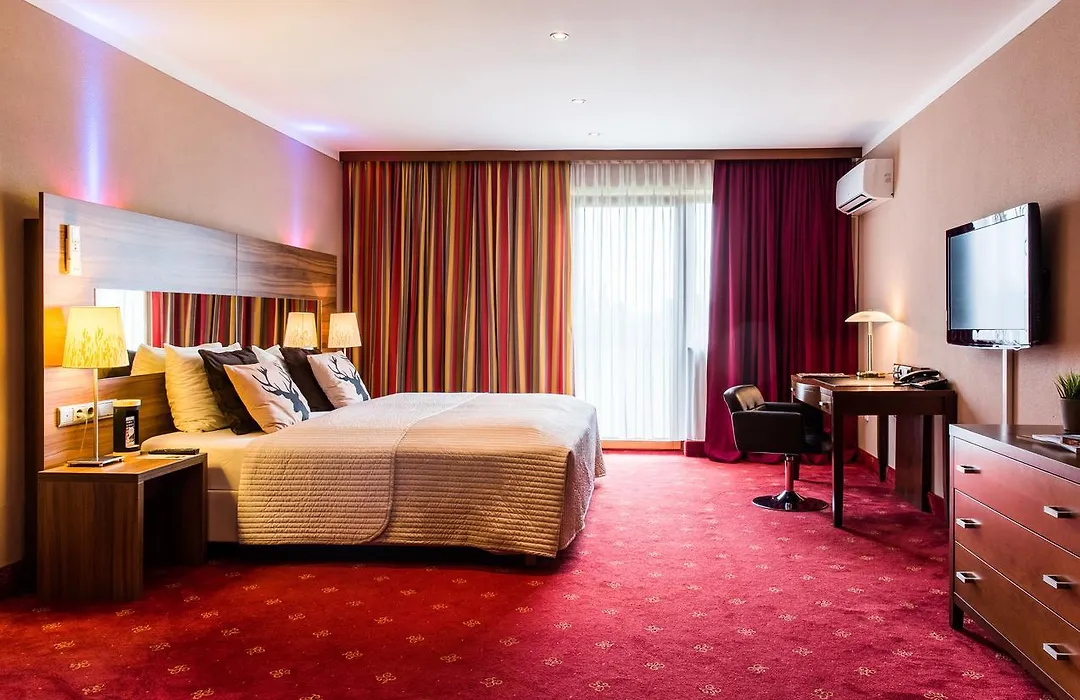 Hotel Salzburg Airport-1