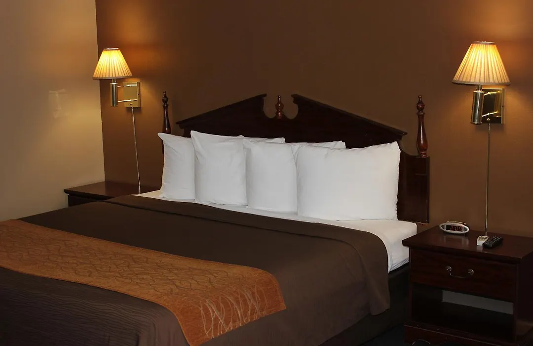Econo Lodge-1