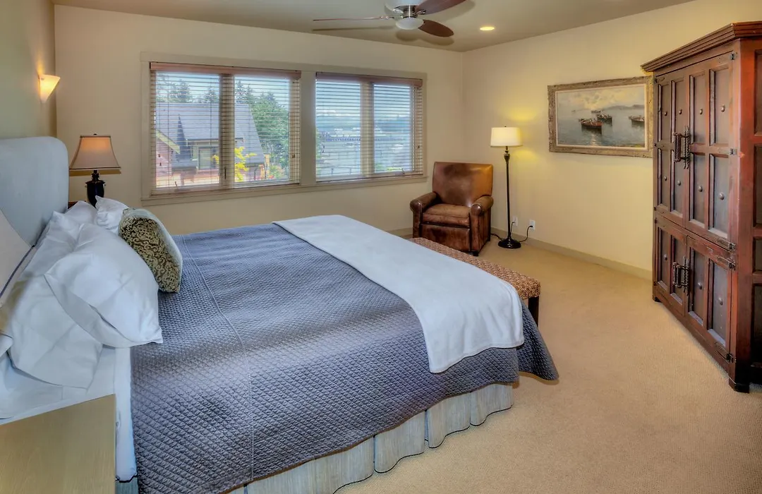 The Eagle Harbor Inn-1