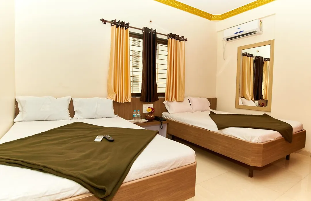 Hotel Shree Sai Sangam Deluxe-1