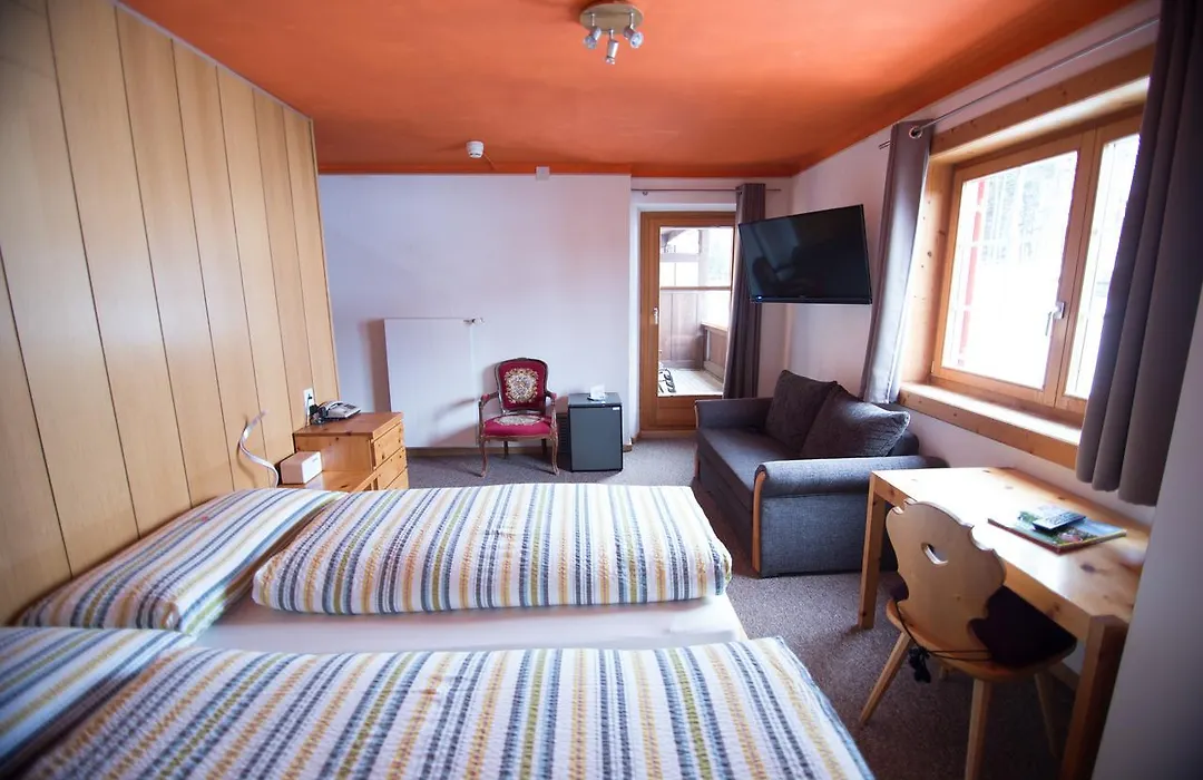 Hotel Hold-1